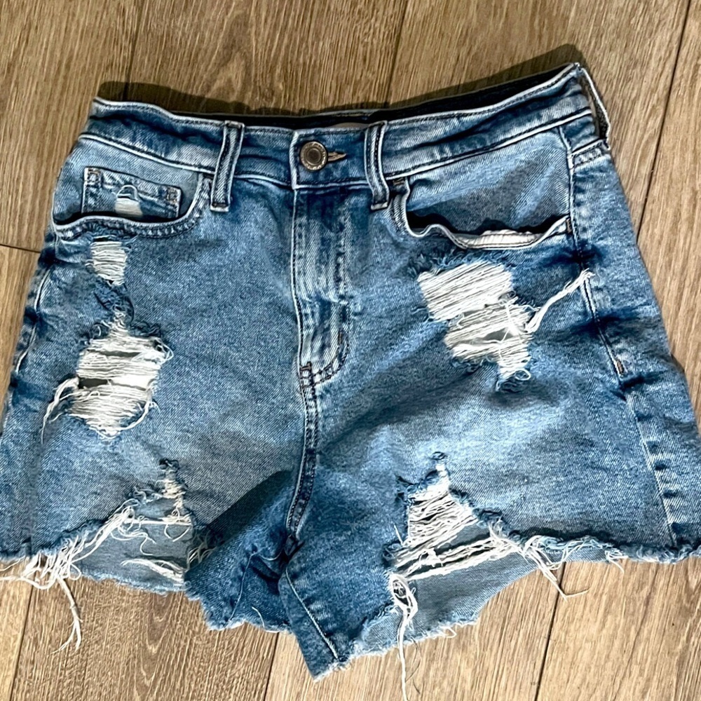 SO SZ 9 high rise boyfriend Blue Distressed Jean Shorts